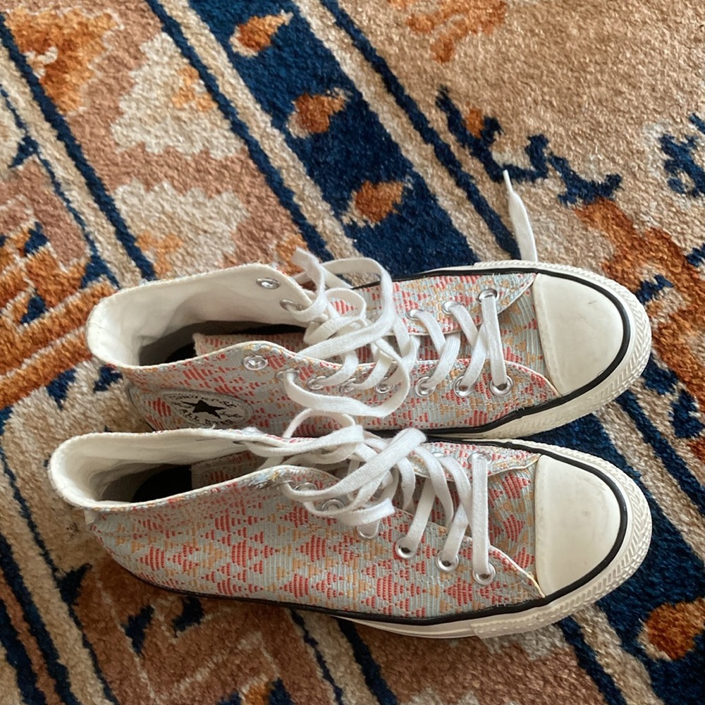 Like new women’s 8.5 high top Converse - Picture 13 of 13
